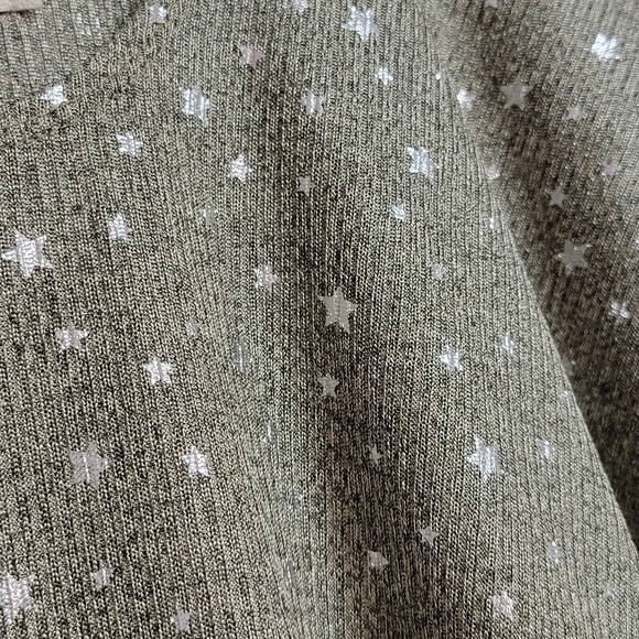 ✨️3 For $30✨️Pebble & Stone Sparkly Star Flowy Top (S) - Picture 5 of 9